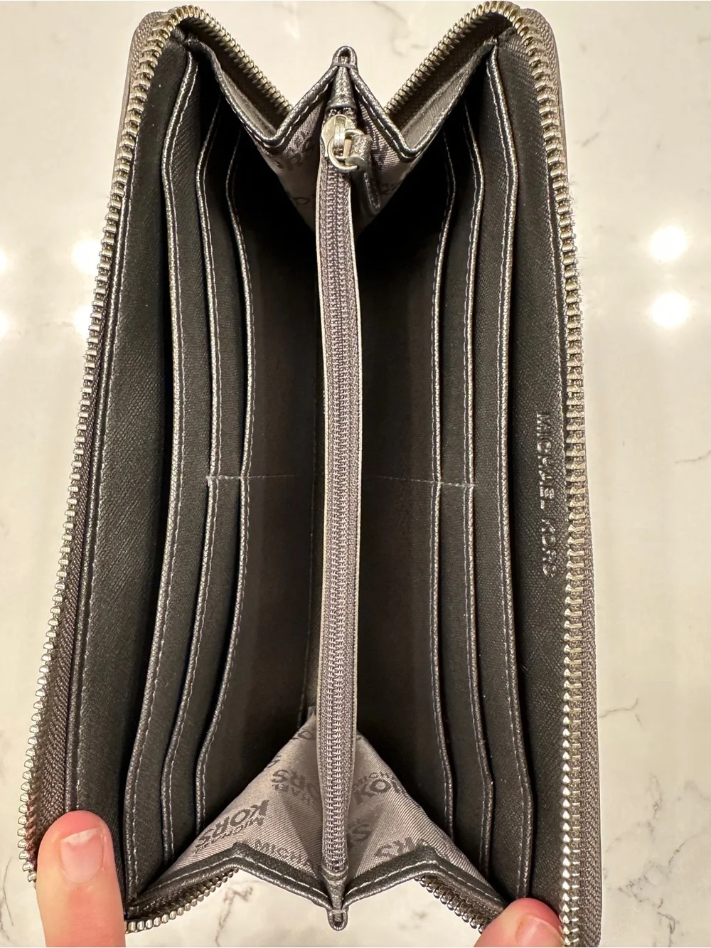 Michael Kors Wallet - reflective silver/bronze color